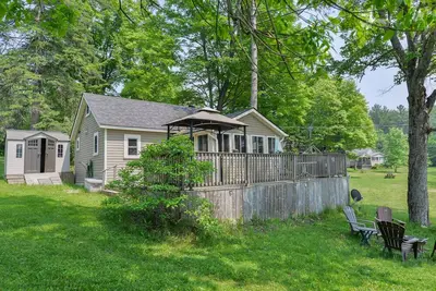 Image de Small Cottage By The Moon River