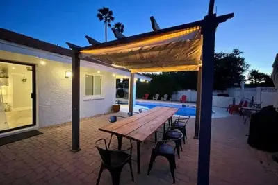 Image de Quiet Oasis -Beautiful Pool & Yard - Near: Golf, Spring training, Holiday Deals!