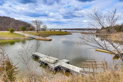 Image de Waterfront Crofton Cabin - Boat Dock & Fire Pit!