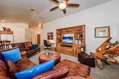 Image de Peaceful And Quiet Getaway~ Spacious and Comfortable ~ Chef's Kitchen!