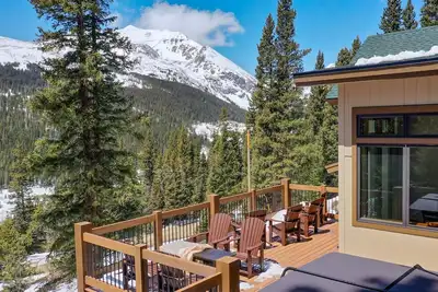 Image de Spacious, pet-friendly retreat w/hot tub, breathtaking views, & excellent WiFi - The Yellow Rose