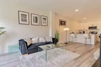 Image de Modern entire stylish 3 bedroom home in downtown Edmonton.