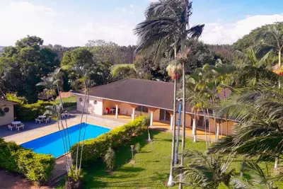 Image de Casa Ampla com Varanda, Piscina, Vista Panorâmica por do Sol, Natureza!
