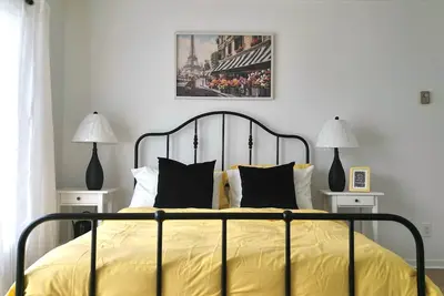 Image de Chic and Cosy 2 Bedroom West Hill Bungalow