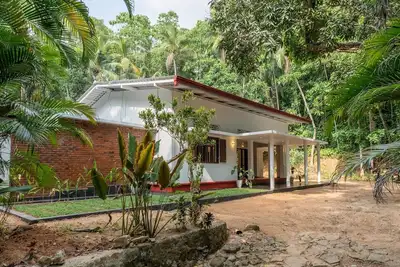 Image de Discover Tranquility: Antique Villa Nestled in Nature's Embrace