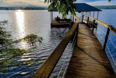 Image de Private dock on Kentucky Lake, views of the water from every room in house