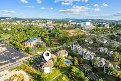 Image de Pet-Friendly Course View Walk In Condo near Shows & Attractions