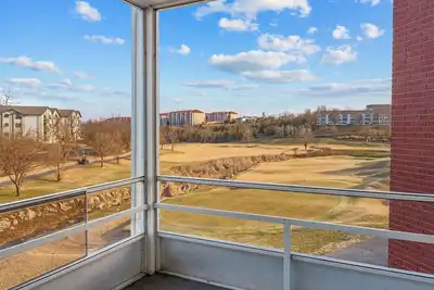 Image de Golf Course Views | Screened Balcony | Updated 2br | Sleeps 6