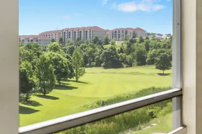 Image de Golf Course Views | Screened Balcony | Updated 2br | Sleeps 6
