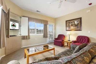 Image de Sweeping Golf Views • Sleeps 6 • Dog-Friendly Escape