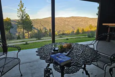 Wine Country Retreat-Beautiful Views-Family Fun