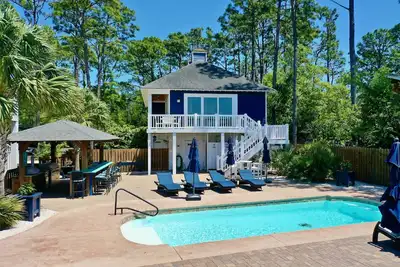 Image de Fantastic Water Views, Pool, Hot Tub, Outdoor Kitchen, Fishing Dock, Waterfront Updated Home, DogsOK