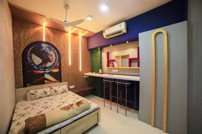 Image de Indulge in stylish luxury & superb hospitality in Nipania, close to all Malls\n\n\n