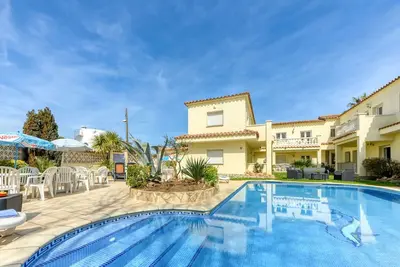 Image de Joli appartement pour 3 personnes avec climatisation, Wifi, piscine, Tv et terrasse