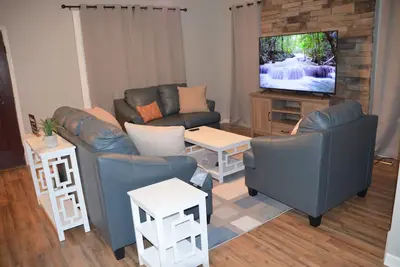 Image de Suite Staycation: 2-story, 4br/2ba, 2047sq ft home near hospitals & Ft. Novosel