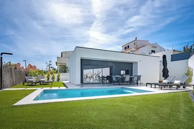 Image de Host Wise - Bright Spacious House | Swimming Pool