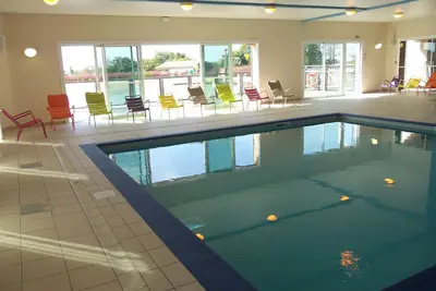 Image de Chalet 2 chambres au calme avec terrasse, piscine chauffée et accès lac en Vendée