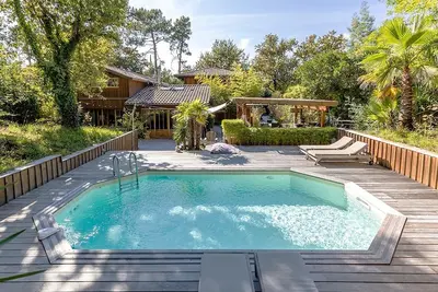 Image de Villa en Bois avec Piscine Chauffée, Proche Plage & Dégustations Ostréicoles