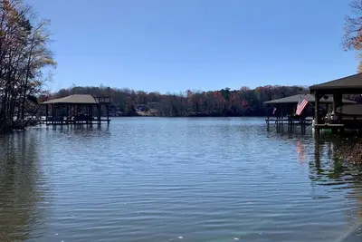 Image de Carden Cove Lake Gaston, Nc. 3 bed/2 bath, 9 beds and Watercrafts!