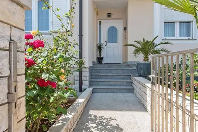 Image de Appartement de vacances Pula pour 2 - 4 personnes avec 1 chambre à coucher - Maison mitoyenne