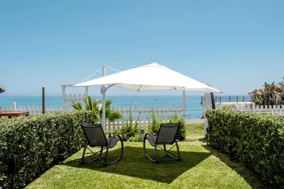 Image de Maison de ville en bord de mer Ă Estepona