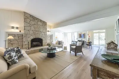 Image de Hidden Ravines: Luxury 3 bedroom secluded retreat near Douglas Beach