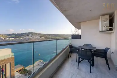 Image de Waterfront 3br home, with private balcony!