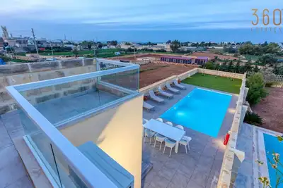 Lux Villa with Private Pool, Bbq & Rooftop Oasis