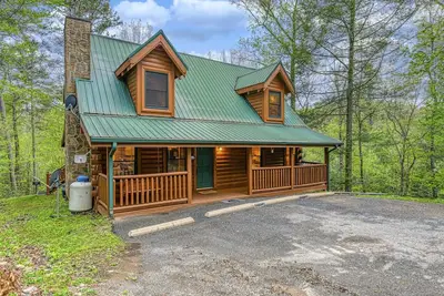 Image de Tennessee Cabin Escape with Fire Pit, Hot Tub, and Pool Table Fun