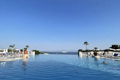 Image de Tout confort - Piscine - Vue sur mer