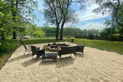 Image de Lakefront on Main