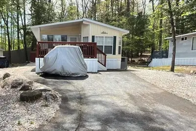 Image de Cozy lake cottage with great deck, near all Point Sebago resort activities!