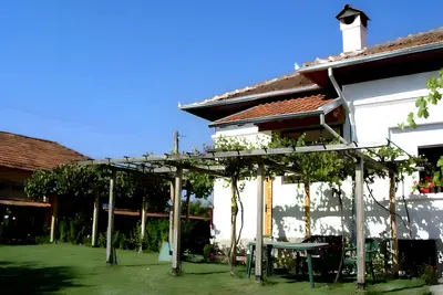 Image de Experience tranquility living the old ways. Quiet nights, long days!