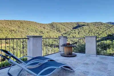 Image de Gîte avec très grande terrasse panoramique sur les Maures