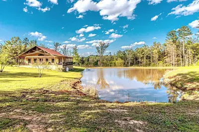 Rustic Elegance: Ponds, firepit