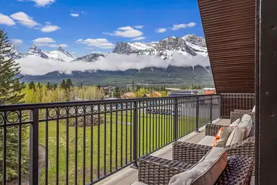 Image de Luxury 4br Penthouse: Prv Hot Tub + Epic Mtn Views