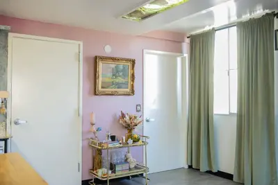 Image de Spacious artist loft off the 80 freeway, close to public transport!