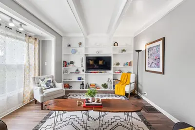 Image de Double the Space for Large Groups! Entire Duplex!