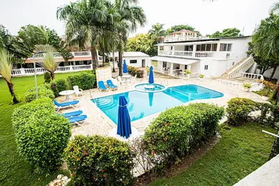 Image de Sosua - 2 bedroom 1 bath, Ac, Pool, Gated, Night Security, Wifi, Near action