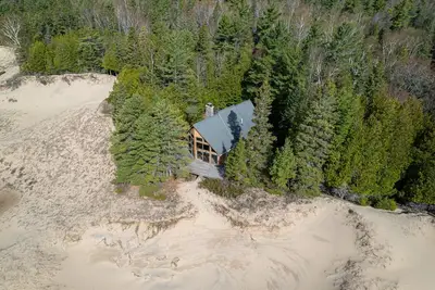 Image de Captain's Watch: Your Perfect Summer Getaway Awaits on Lake Michigan