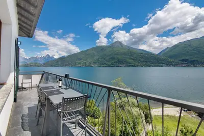 Image de Appartement \"Casa Vacanza Guattini\" avec vue sur le lac, balcon et Wi-Fi