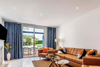 #220 Windmill Hill by Home Holidays