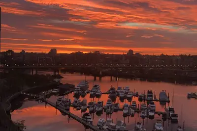 Image de Furnished Yaletown Vancouver 2 Bedroom/2 Bath Waterfront  Condo