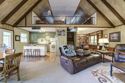 Image de Great lake views, super fast WiFi, Lake/Dock access