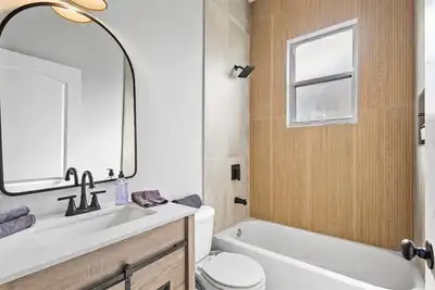 Image de New! Poolside Oasis - Spacious Modern Home - Pool Home Just Renovated!
