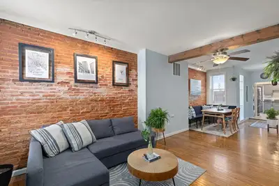 Image de Rustic Canton Townhouse: 2 Bed, 2 Bath with Stunning Rooftop Deck