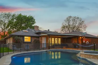 Image de Gorgeous 4br Home with Huge Yard, Pool