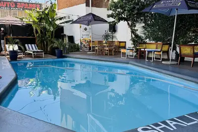 Image de 2 bedrooms apartment in the heart of Maboneng. Unlimited WiFi, Netflix and Dstv