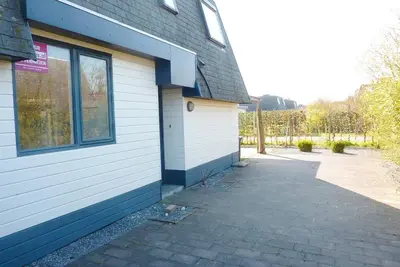 Schoneveld 11 of type zeester located at the Schoneveld holiday park near Breskens is a detached, attractive and comfortable house that offers plenty of privacy and has several terrace areas around the house.