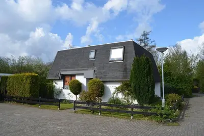 This type Starfish located at the Schoneveld holiday park near Breskens is a detached, attractive and comfortable house that offers plenty of privacy and features a spacious terrace, a covered patio and garden.